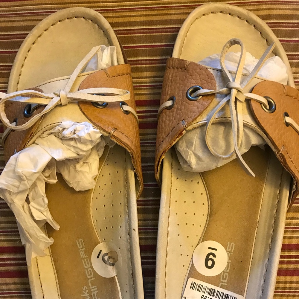 Clark’s worn once Almost Brand New Slides- 9 Wom.
